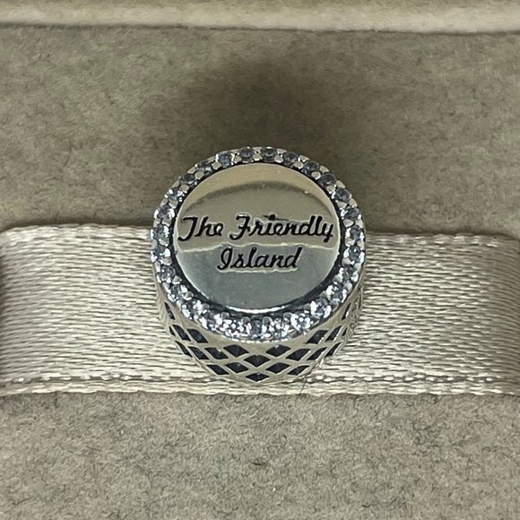 Pandora St. Maarten the Friendly Island Exclusive Bead Charm Button - Picture 4 of 5